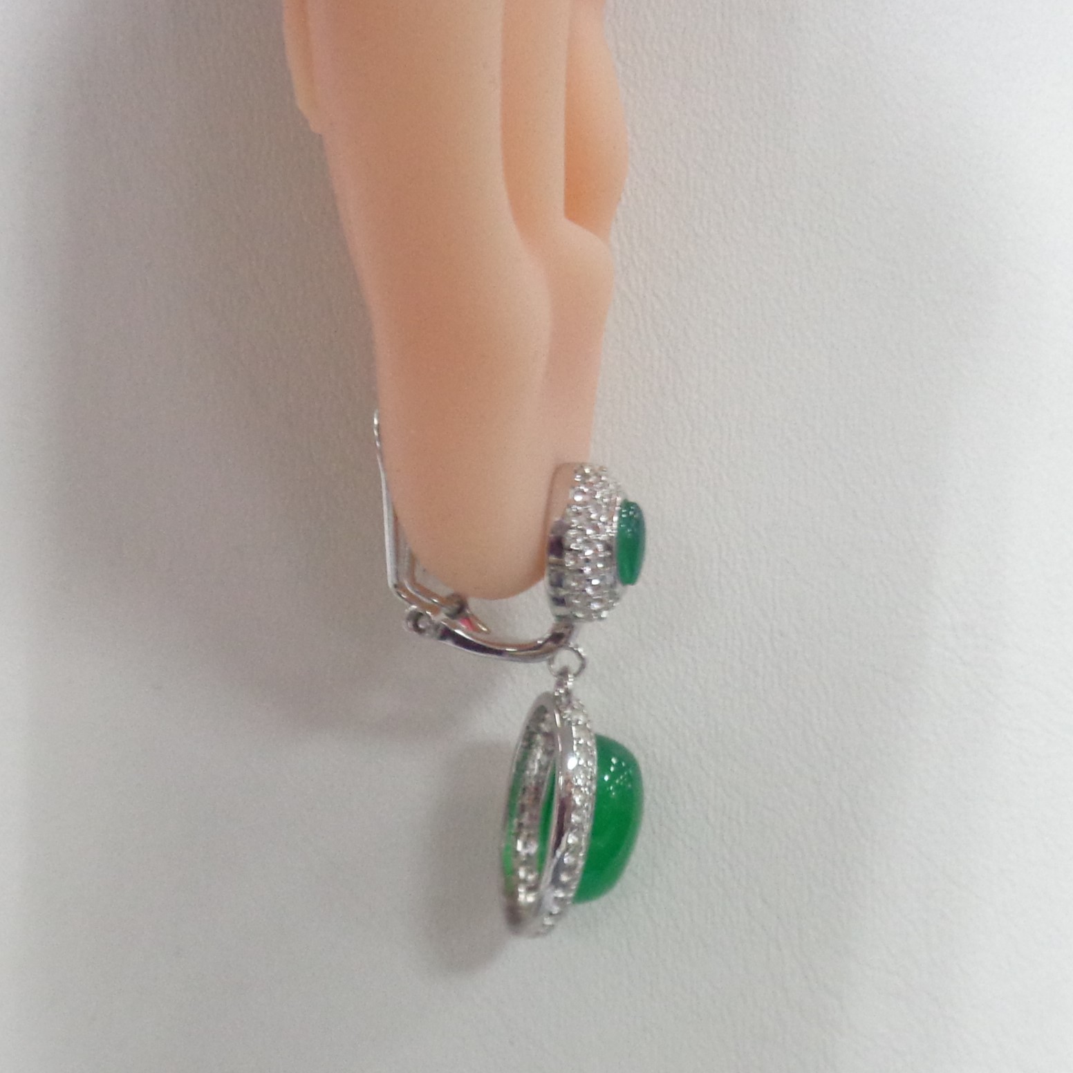 Серебряные серьги с зелеными халцедонами